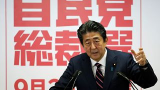 Japon : Abe reconduit à la tête de son parti