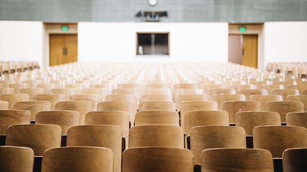 Uno de cada 10 estudiantes españoles tiene pensamientos suicidas en el primer año de universidad Uno de cada 10 estudiantes españoles tiene pensamientos suicidas en el primer año de universidad