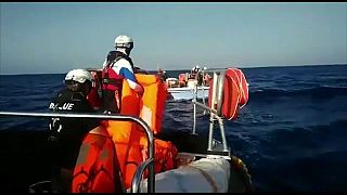 Aquarius torna a navigare: salvate 11 persone davanti alla Libia
