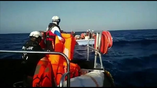 Aquarius torna a navigare: salvate 11 persone davanti alla Libia Aquarius torna a navigare: salvate 11 persone davanti alla Libia