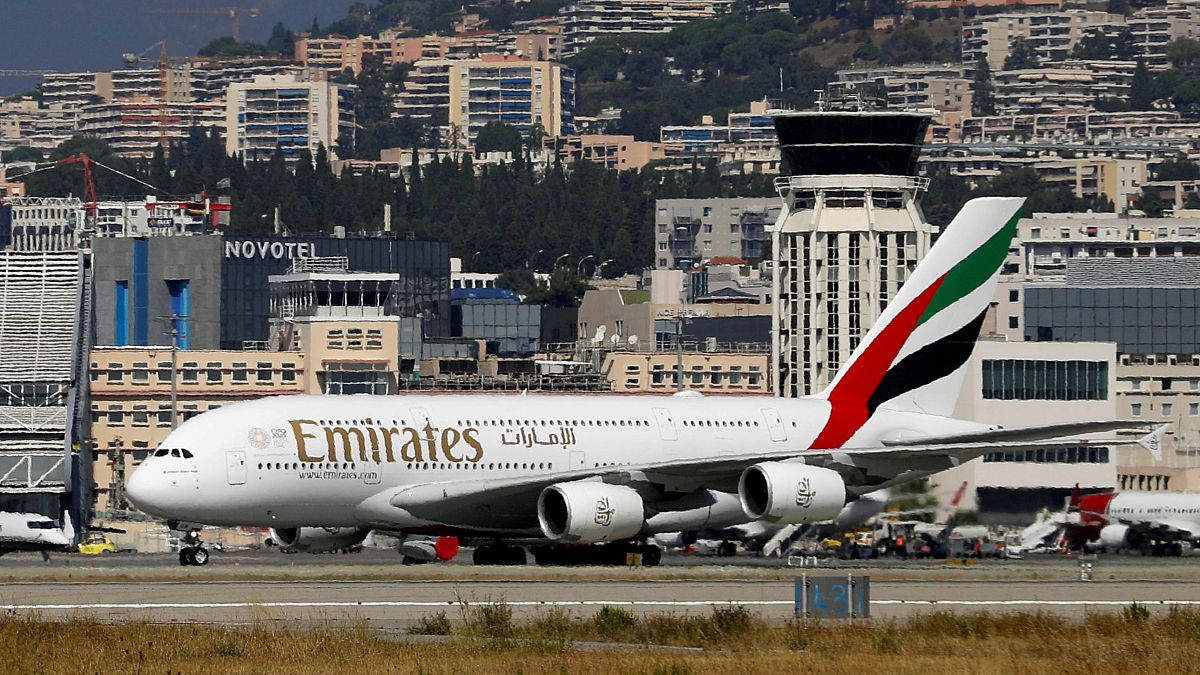"طيران الإمارات" تنفي تقريرا يتحدث عن سعيها للاستحواذ على "الاتحاد للطيران"