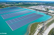 Une centrale solaire sort de l’eau en France