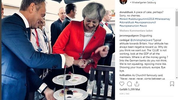 "Egy szelet tortát esetleg? Bocsi, a cseresznye elfogyott" "Egy szelet tortát esetleg? Bocsi, a cseresznye elfogyott"