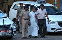 Piskopos Franco Mulakkal sorgulanmaya götürülürken