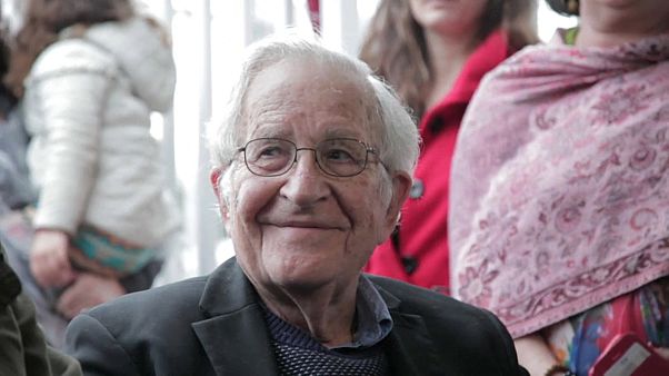 Chomsky: "Lula devia ser o próximo presidente do Brasil" Chomsky: "Lula devia ser o próximo presidente do Brasil"