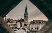 Hamis levéllel záratnák pincébe a menekülteket Svájcban