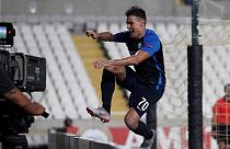 Liga Europa: Celebra un gol y desaparece de la imagen