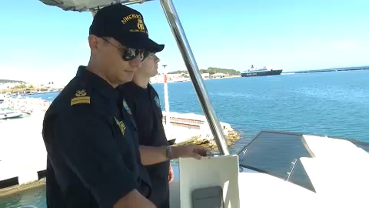 Egy nap egy görög járőrhajó fedélzetén