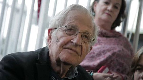 Noam Chomsky a korrupt brazil elnöknél járt Noam Chomsky a korrupt brazil elnöknél járt