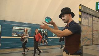 Malabarismo no metro de São Petersburgo