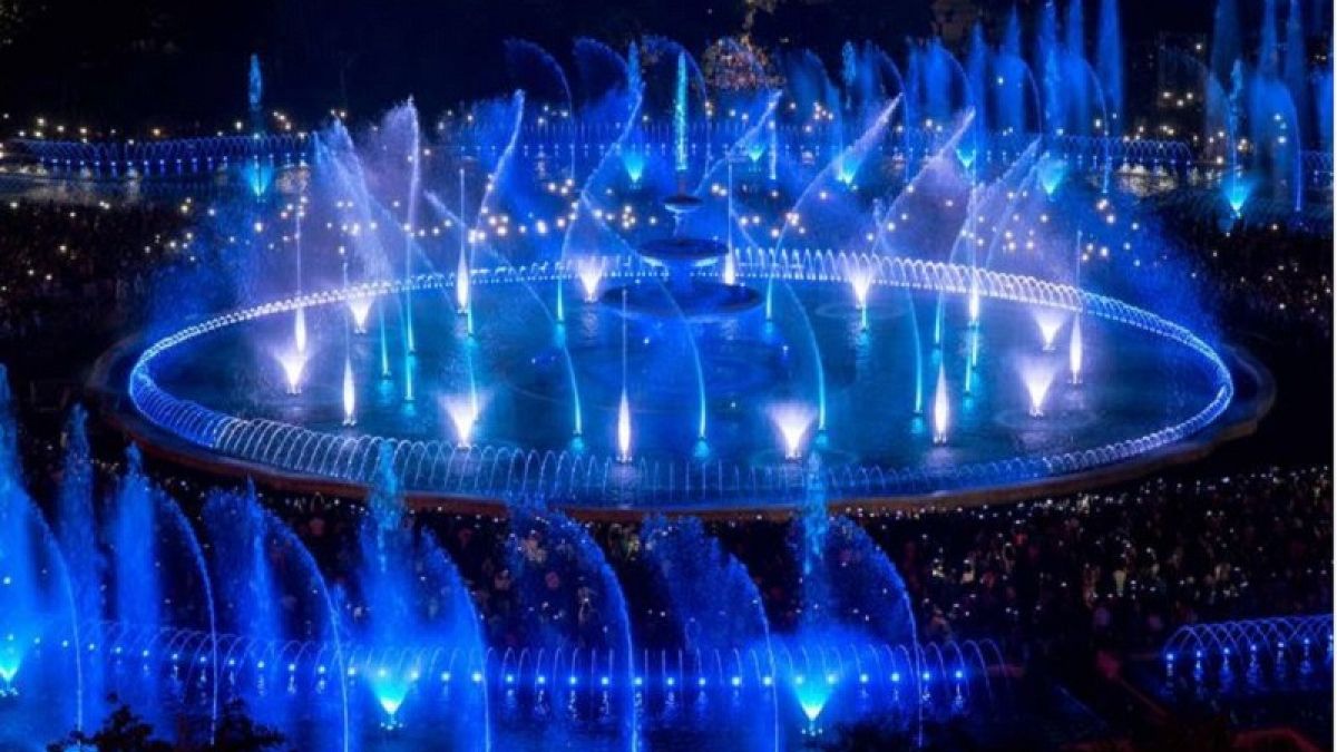 Downtown Bucharest fountains reopen with impressive multimedia show