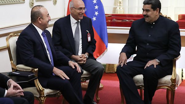 Çavuşoğlu ile görüşen Maduro El Turco kitabıyla Diriliş Ertuğrul'u anlattı Çavuşoğlu ile görüşen Maduro El Turco kitabıyla Diriliş Ertuğrul'u anlattı
