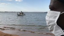انتشال رجل على قيد الحياة بعد يومين من غرق عبارة في تنزانيا