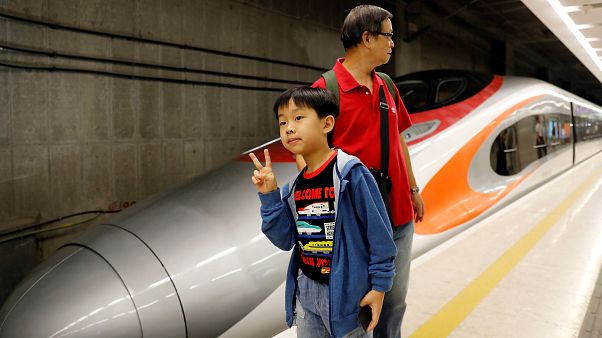 Hong Kong-Çin arasında entegrasyon için hızlı tren Hong Kong-Çin arasında entegrasyon için hızlı tren