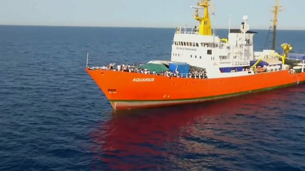 Olasz nyomásra visszavonták az Aquarius engedélyét Olasz nyomásra visszavonták az Aquarius engedélyét