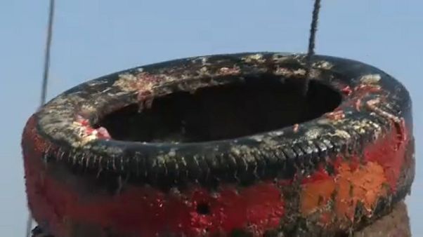 Απομάκρυνση χιλιάδων ελαστικών από τη Μεσόγειο Απομάκρυνση χιλιάδων ελαστικών από τη Μεσόγειο
