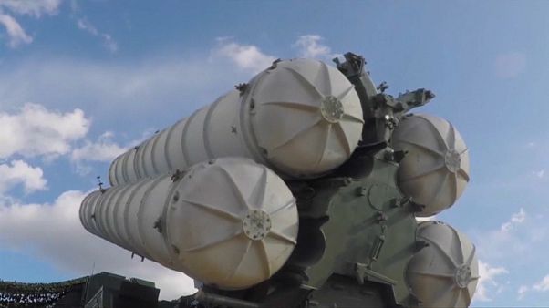 Πυραύλους S-300 στέλνει η Ρωσία στη Συρία Πυραύλους S-300 στέλνει η Ρωσία στη Συρία