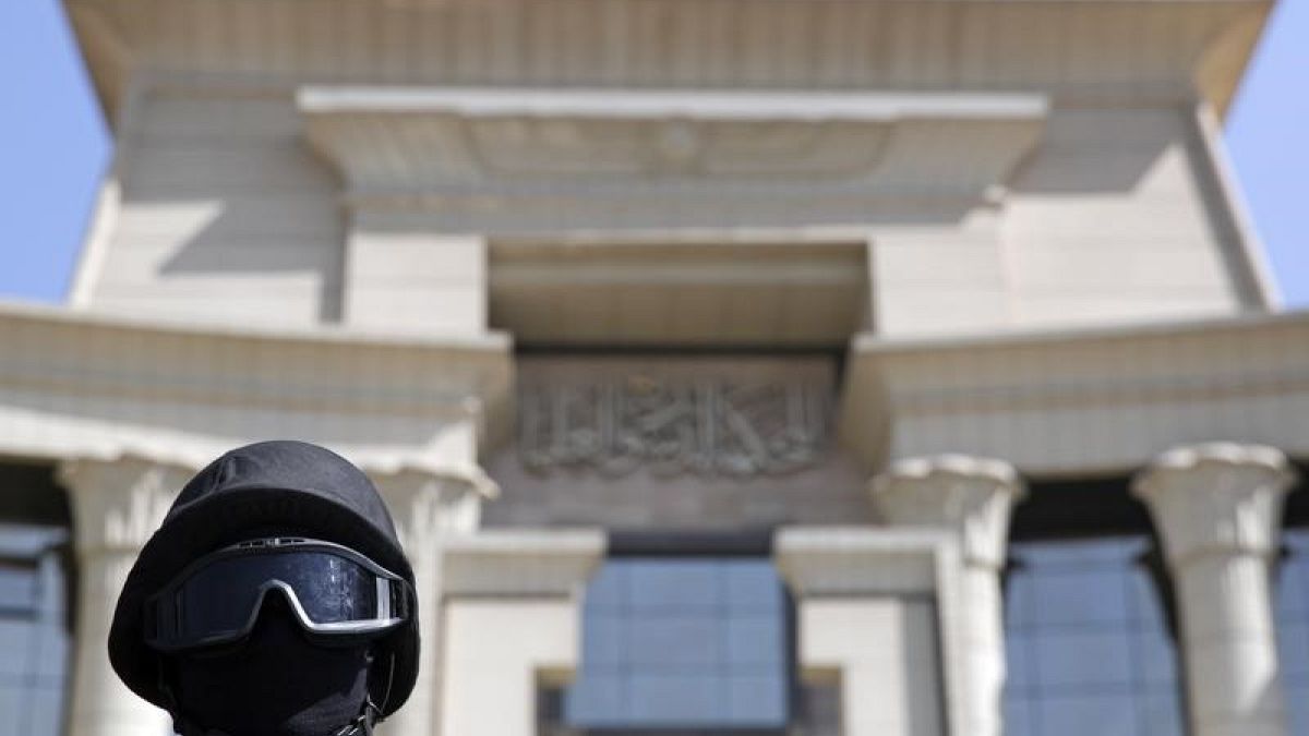 حكم نهائي بإعدام 20 مصريا أدينوا بقتل رجال شرطة عام 2013