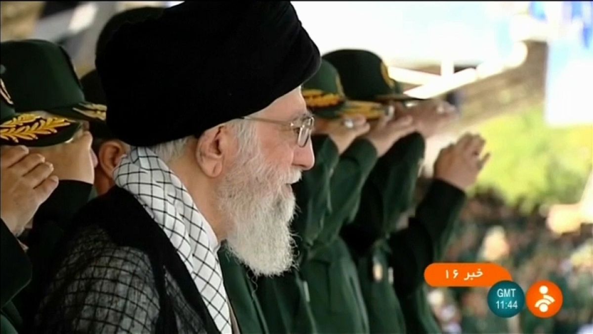 İran'ın dini lideri Hamaney Suudi Arabistan ve BAE'yi suçladı
