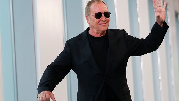 Ολοκληρώθηκε η εξαγορά Versace από τον Michael Kors Ολοκληρώθηκε η εξαγορά Versace από τον Michael Kors
