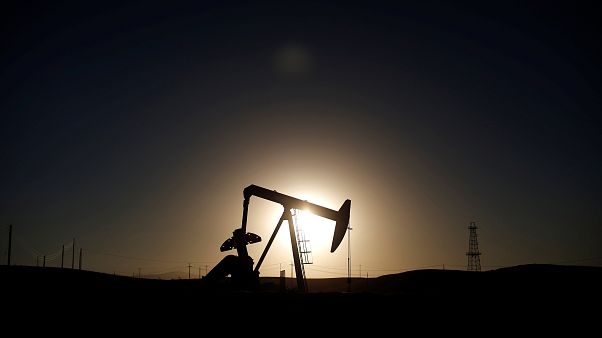 "Нефть снова подорожает" "Нефть снова подорожает"