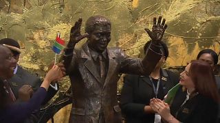 شاهد : الأمم المتحدة تحتفل بعيد ميلاد نيلسون مانديلا المئة بالكشف عن تمثال له
