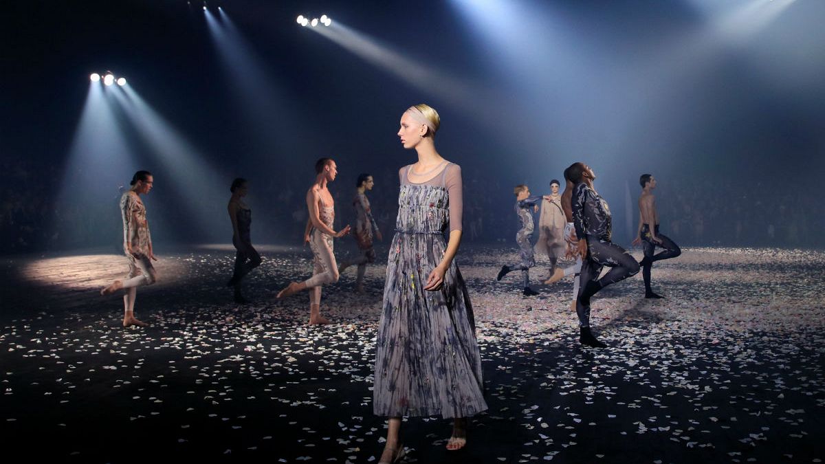 Al via la settimana della moda di Parigi, Dior "apre le danze"