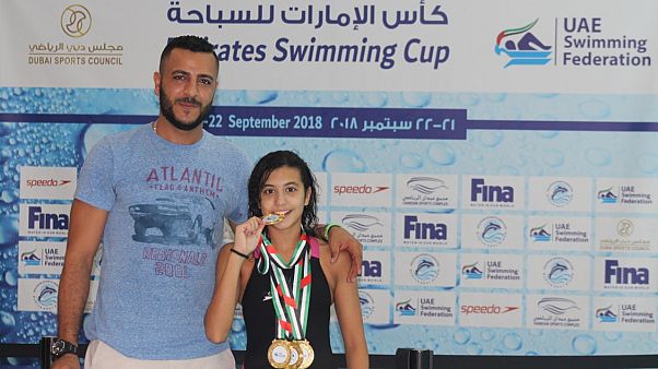 السباحة الناشئة مريم فريد بصحبة المرشدي الحائز على جائزة أفضل مدرب عام 2017 السباحة الناشئة مريم فريد بصحبة المرشدي الحائز على جائزة أفضل مدرب عام 2017