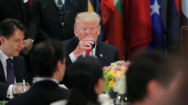 Trump si complimenta con Conte per politiche migrazione Trump si complimenta con Conte per politiche migrazione
