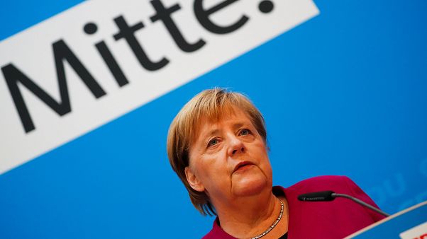 Angela Merkel bei einer Rede; im Hintergrund das Wort "Mitte" Angela Merkel bei einer Rede; im Hintergrund das Wort "Mitte"