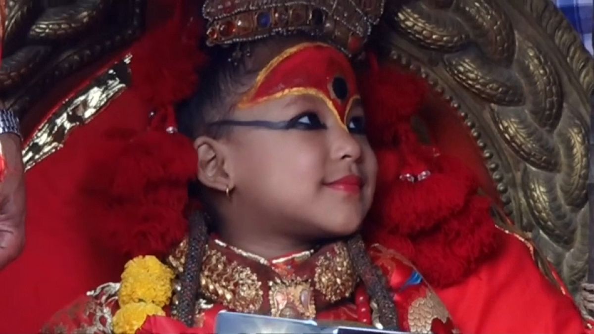 Népal : Première apparition de la plus jeune "déesse vivante" 