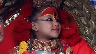 Népal : Première apparition de la plus jeune "déesse vivante"