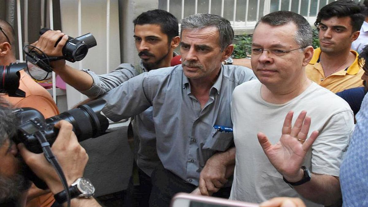 القضاء التركي وحده هو من سيقرر مصير القس الأمريكي المسجون