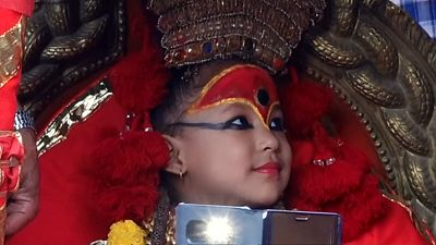 Primera aparición pública de la niña diosa viviente en Katmandú