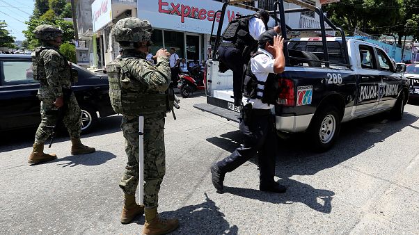 Exército mexicano invade Acapulco para substituir polícia local Exército mexicano invade Acapulco para substituir polícia local