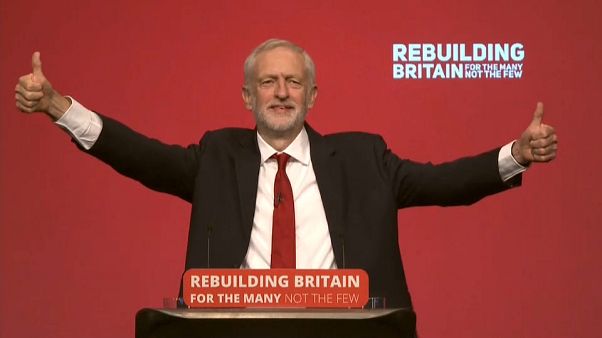 Labour-Chef Corbyn: "Auf Neuwahlen hinarbeiten" Labour-Chef Corbyn: "Auf Neuwahlen hinarbeiten"