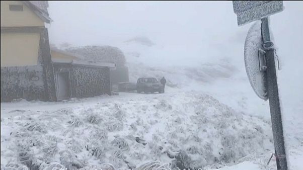 Neve e incêndios no leste europeu Neve e incêndios no leste europeu