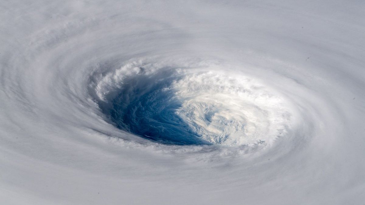 Super-Taifun Trami bewegt sich mit 200km/h auf Japan zu - Satellitenbilder