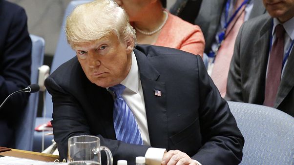 Трамп обвиняет и благодарит Трамп обвиняет и благодарит