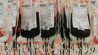 بريطانيا: بدء التحقيق في فضيحة الدم الملوث التي هزت أركان نظام الرعاية الطبي قبل 4 عقود