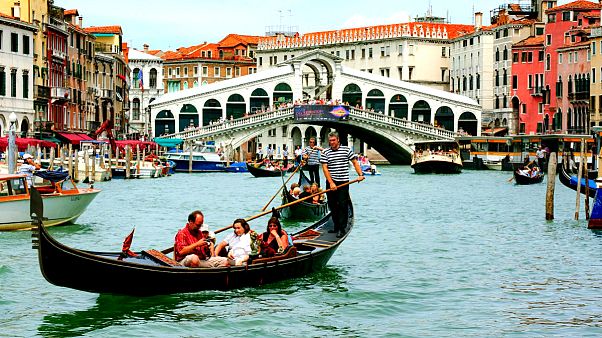 Venedik'te yoğun turist akınına karşı alkol yasağı Venedik'te yoğun turist akınına karşı alkol yasağı