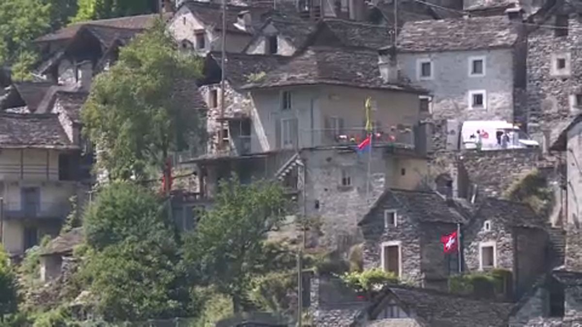 Hotel lesz az elnéptelenedett svájci falu