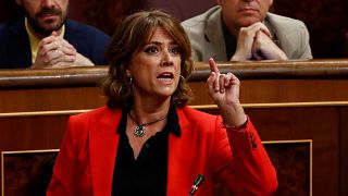 La ministra española de Justicia, Dolores Delgado, gesticula durante una se