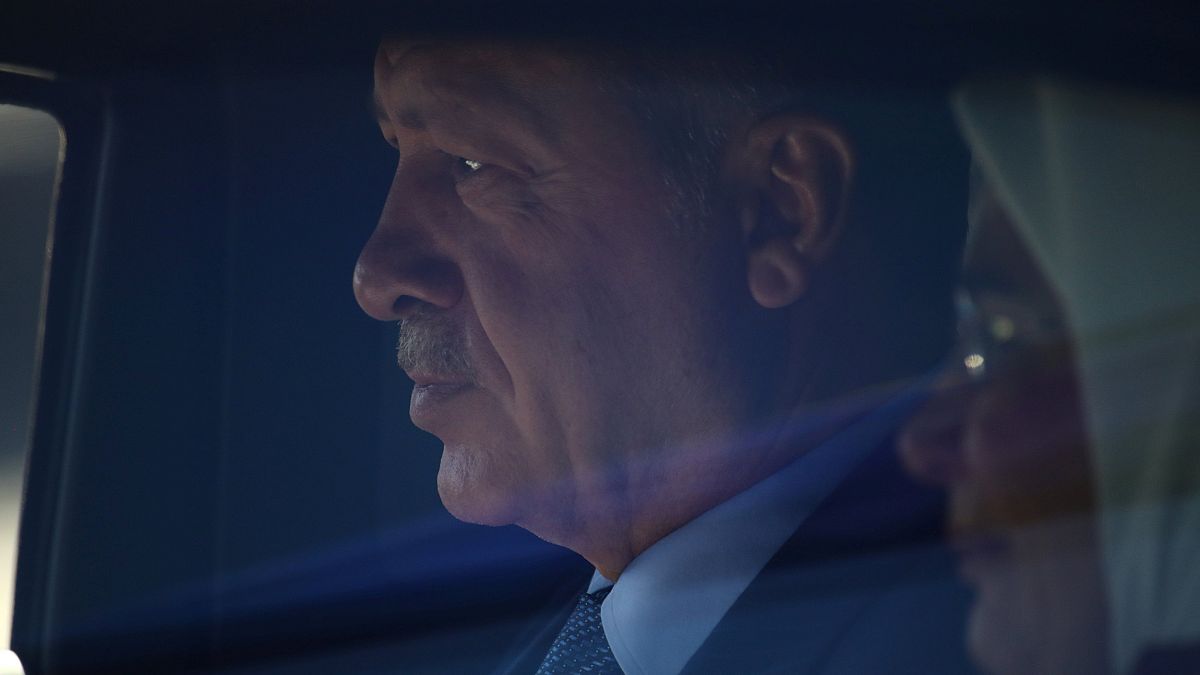 Türkischer Präsident landet in Berlin, erste Proteste am Flughafen