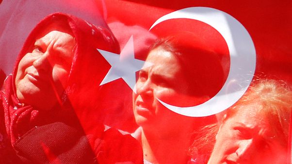 Erdoğan-Merkel: "Io aiuto te, tu aiuti me" Erdoğan-Merkel: "Io aiuto te, tu aiuti me"