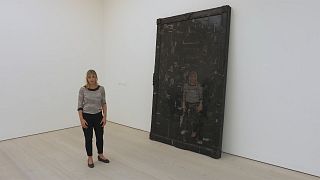 Black Mirror : la Saatchi Gallery regarde notre société dans le miroir