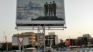 بیلبورد سربازان اسرائیلی در شیراز پایین کشیده شد