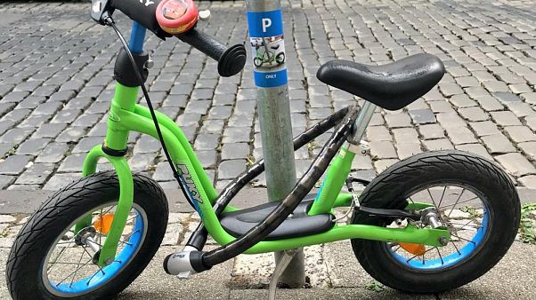 Parkolóhelyet kapott egy négyéves kisfiú egy ismeretlenről Parkolóhelyet kapott egy négyéves kisfiú egy ismeretlenről
