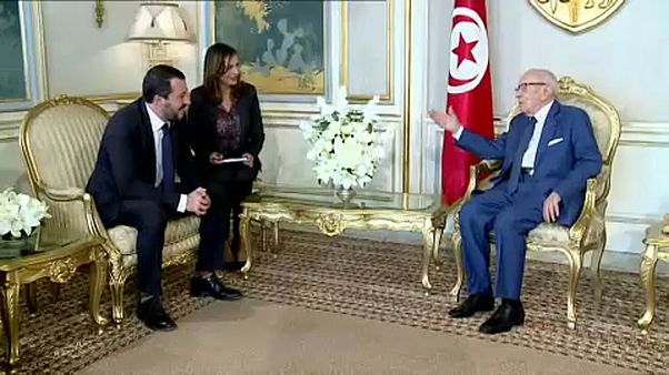 وزير داخلية إيطاليا يزور تونس لبحث الهجرة غير الشرعية وزير داخلية إيطاليا يزور تونس لبحث الهجرة غير الشرعية