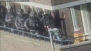 شاهد: لحظة القبض على 7 أشخاص في هولندا يشتبه في تخطيطهم لهجوم "إرهابي"